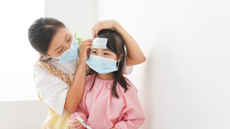 Không ít người chưa biết&nbsp;sốt xuất huyết có lây người sang người không