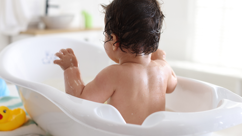 Sốt xuất huyết có tắm được không? Đây là thắc mắc phổ biến của nhiều người