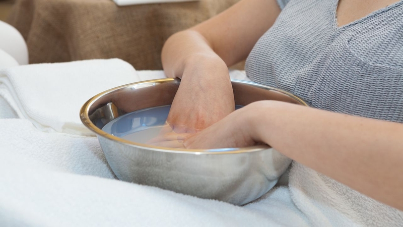 Sốt xuất huyết ngứa lòng bàn tay bàn chân 4