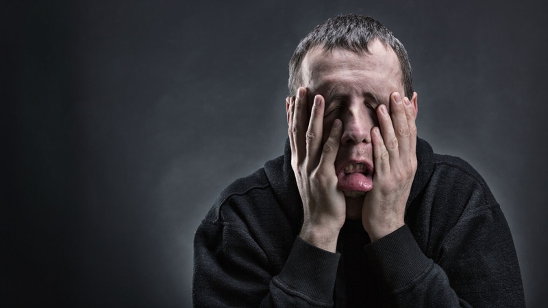 Sử dụng kéo dài hoặc lạm dụng có thể gây trạng thái căng thẳng, cáu gắt,&nbsp;mất ngủ hoặc trầm cảm