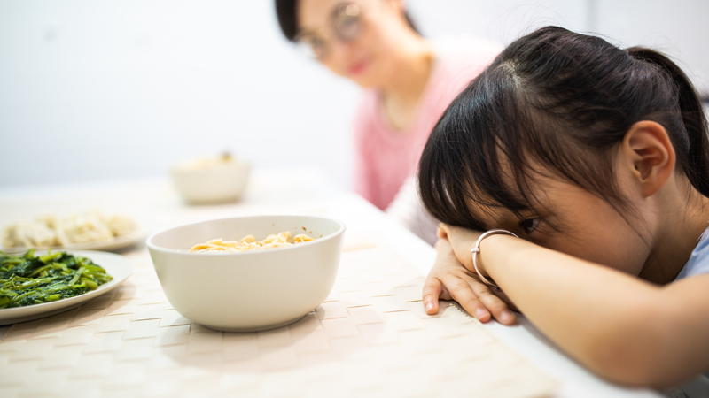 Khi bị stress, trẻ có xu hướng ăn uống thất thường, bỏ bữa