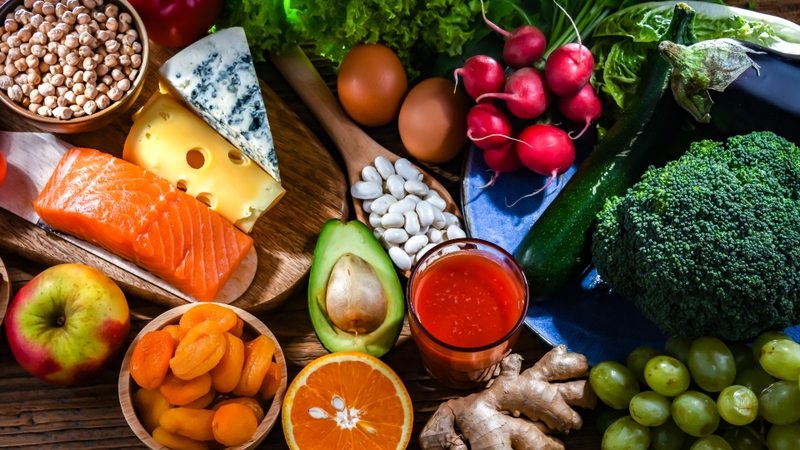 Một chế độ ăn giàu chất xơ và cân bằng là yếu tố không thể thiếu để phòng ngừa táo bón