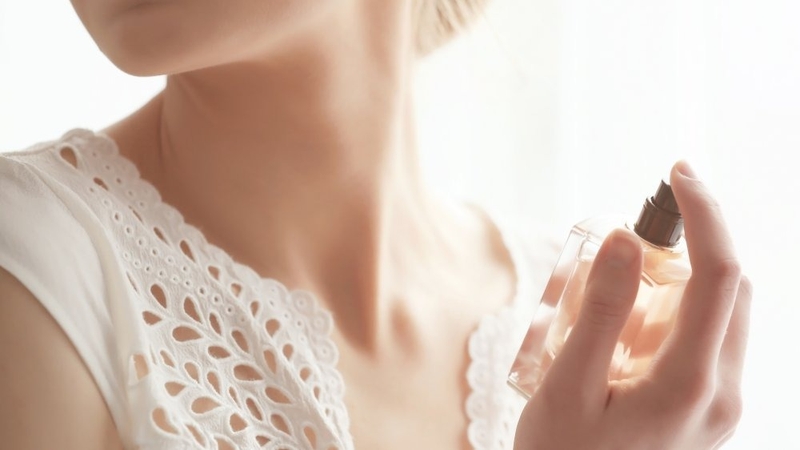 su-dung-body-mist-giu-mui-bao-lau 1.jpg