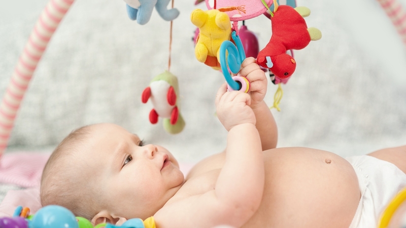 Sự phát triển của trẻ sơ sinh 2 tháng tuổi có gì thú vị? 2