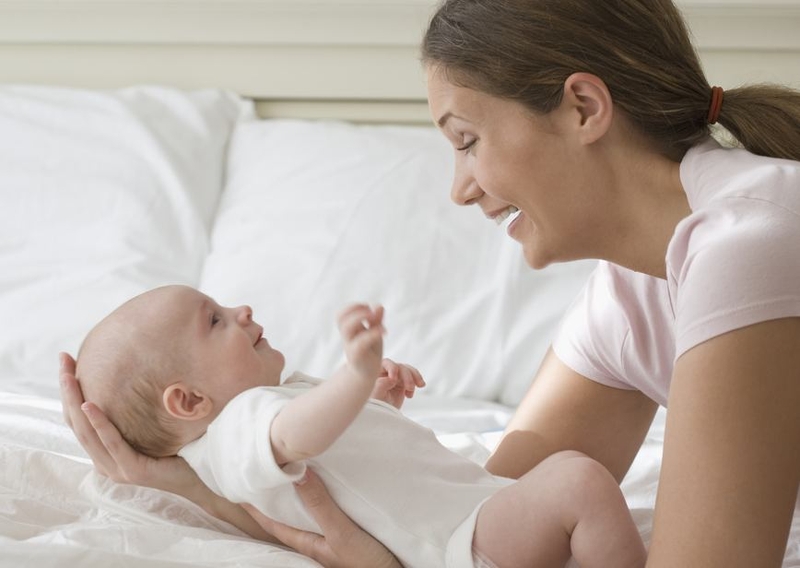 Sự phát triển của trẻ sơ sinh 2 tháng tuổi có gì thú vị? 3