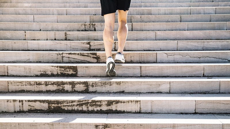 Sự thật leo cầu thang có to bắp chân không? 1