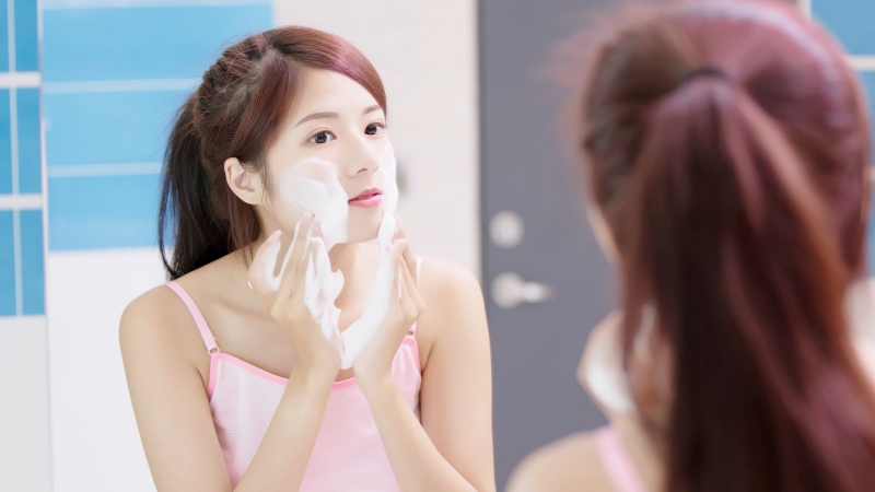 Rửa mặt nhiều có hết mụn không là thắc mắc phổ biến khi chăm sóc da