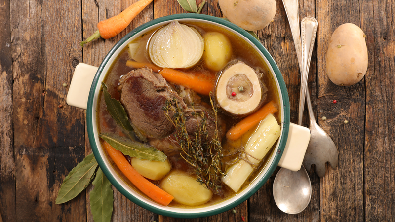 Nên kết hợp nước xương hầm với rau củ để tăng hàm lượng vi chất có lợi cho sức khỏe