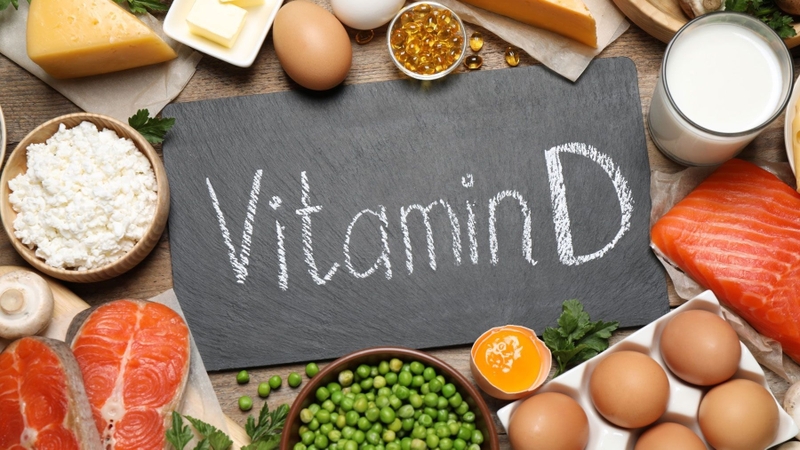 Nên chú ý ưu tiên ăn thực phẩm chứa nhiều vitamin D nếu bạn muốn bổ sung qua ăn uống