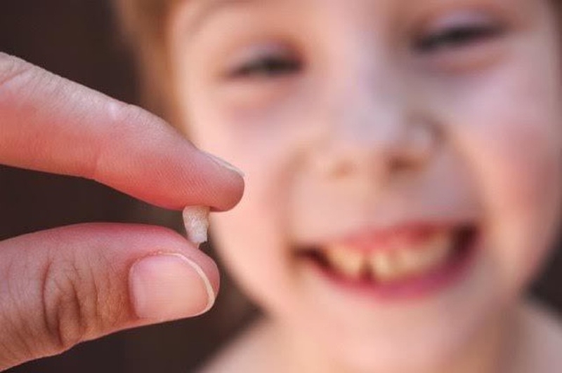 me-da-biet-ro-do-tuoi-thay-rang-sua-cho-con-1