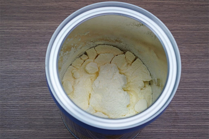 Nguyên nhân, cách khắc phục của hiện tượng sữa bột bị vón cục. 2