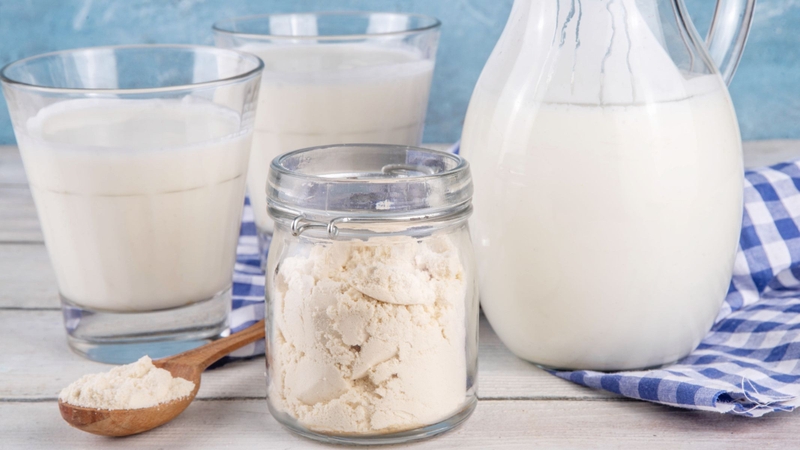 Sữa bột tách béo là sản phẩm được loại bỏ phần lớn chất béo trong quá trình sản xuất nhưng vẫn giữ lại hầu hết các dưỡng chất