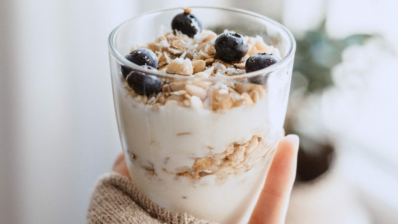 100g sữa chua Hy Lạp bao nhiêu protein? Một số lưu ý khi sử dụng 2