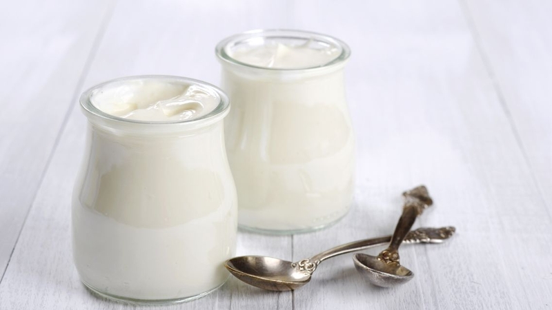 Sữa chua ít đường bao nhiêu calo? Cách kiểm soát lượng calo khi ăn 1