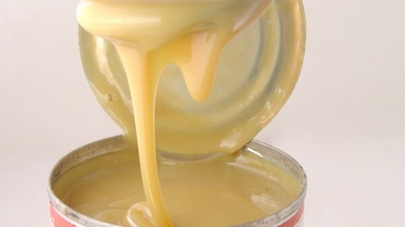 Sữa đặc chứa khoảng 320 - 340 calo trên 100gr, tùy thuộc vào loại mà bạn sử dụng