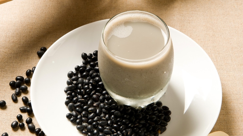 Sữa đậu đen óc chó: Công dụng và lưu ý khi uống 1