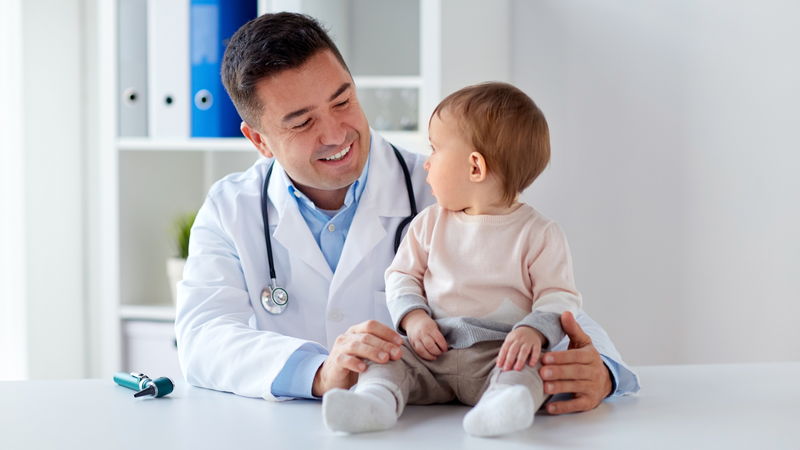 Ba mẹ nên tham khảo ý kiến bác sĩ để lựa chọn sản phẩm và cách pha phù hợp với trẻ