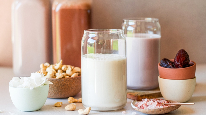Sữa hạnh nhân hạt sen- Giá trị dinh dưỡng và công dụng hữu ích 1