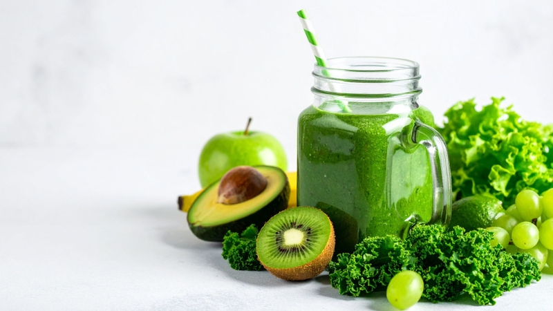 Một khẩu phần ăn cân đối, giàu chất xơ từ rau xanh, trái cây và ngũ cốc nguyên hạt, cùng với việc uống đủ nước, sẽ góp phần cải thiện chức năng tiêu hóa