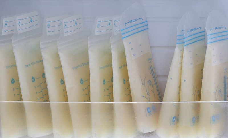 Tại sao sữa mẹ có cặn trắng? Sữa có cặn trắng ảnh hưởng gì không 2