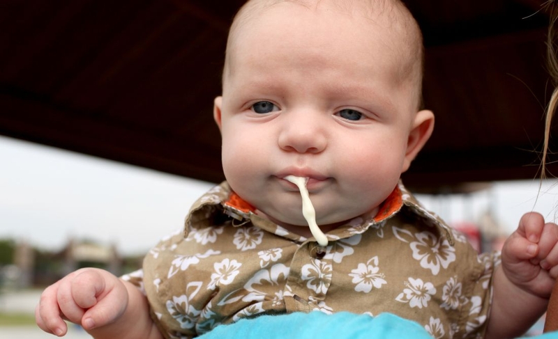 Tại sao sữa mẹ có cặn trắng? Sữa có cặn trắng ảnh hưởng gì không 4