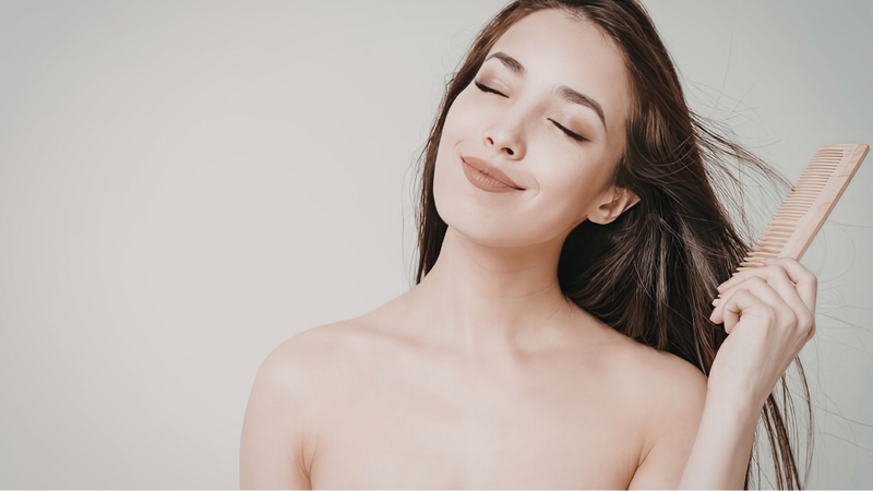 Sữa mè đen là thực phẩm hỗ trợ tóc giảm gãy rụng