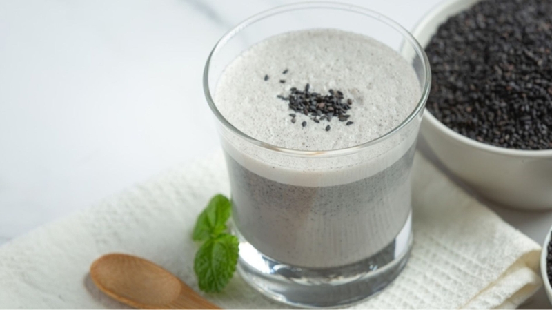 Sữa mè đen có tác dụng gì? Omega-3 và 9 trong mè đen tốt cho hệ tim mạch