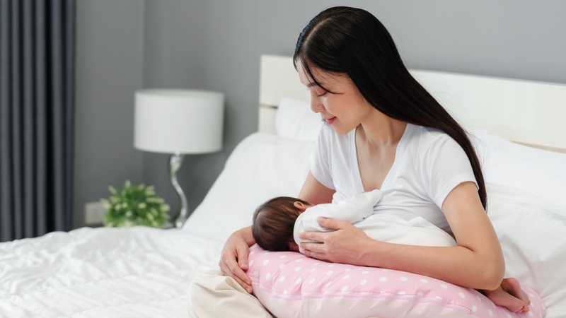 Việc lựa chọn và kết hợp sữa nên dựa trên tình trạng sức khỏe, nhu cầu dinh dưỡng của bé