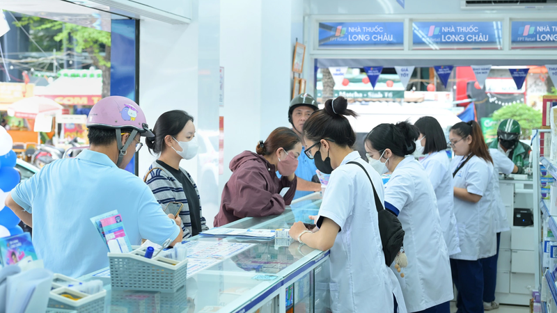 Phụ huynh có thể mua sữa Meiji 0-1 tuổi tại Nhà thuốc Long Châu