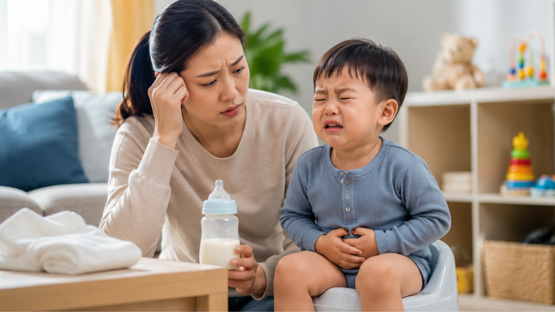 Nhiều phụ huynh lo lắng khi thấy con có dấu hiệu táo bón sau khi uống sữa