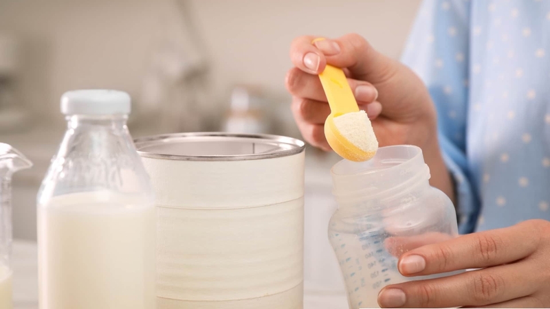 Sữa pha sẵn mở ra để được bao lâu là thắc mắc chung của nhiều bà mẹ hiện nay