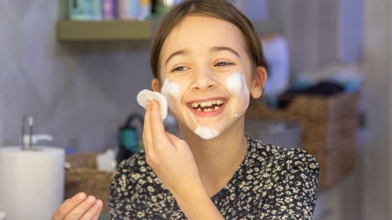 Cha mẹ nên đồng hành cùng con trong việc lựa chọn sản phẩm chăm sóc da