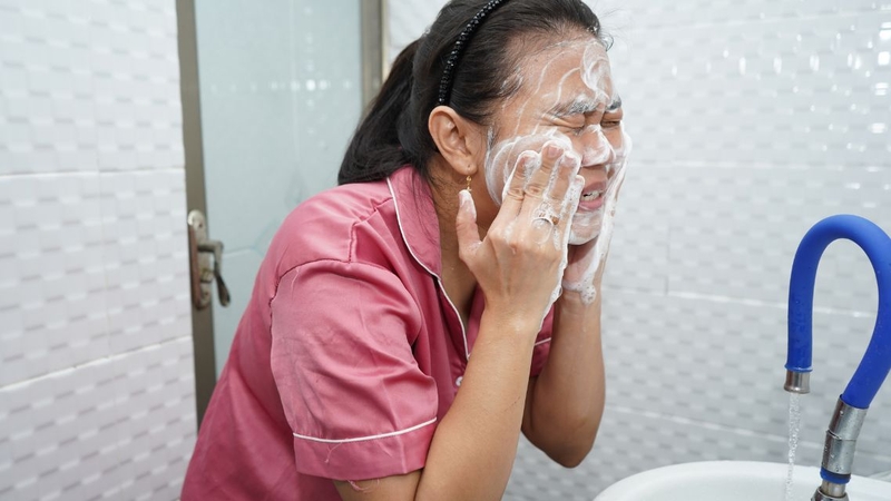 Liệu chỉ dùng sữa rửa mặt có làm trắng da không?