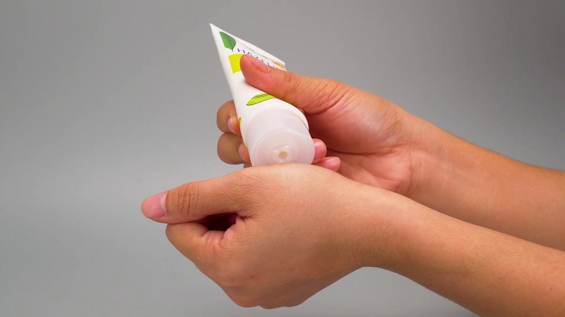 Sữa rửa mặt Hazeline Nghệ Kiwi có ăn nắng không 2