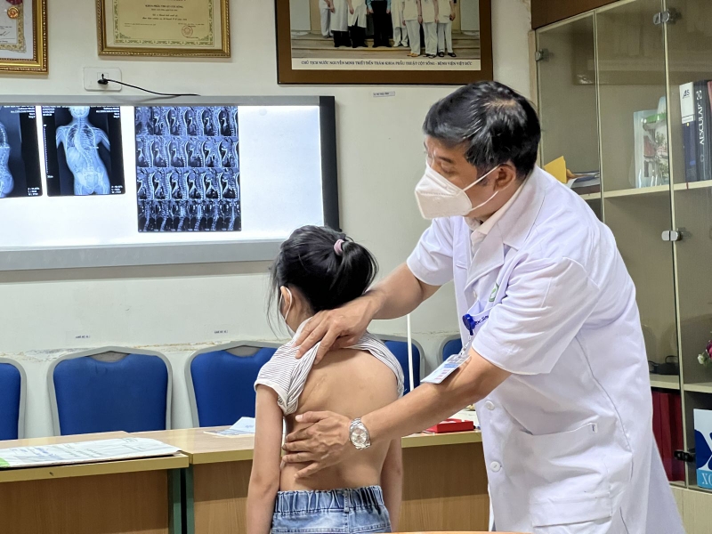 Sức khỏe: Phẫu thuật vẹo cột sống ở trẻ3