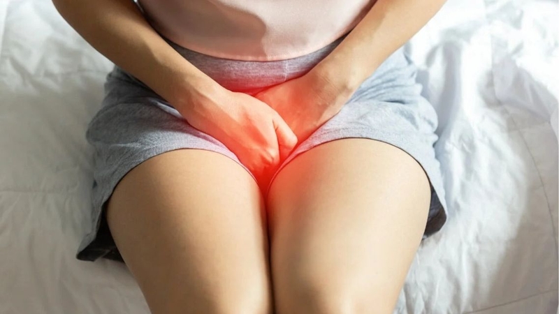 Sưng vùng kín sau sinh thường giảm dần nếu được chăm sóc đúng cách