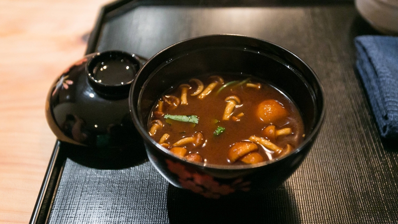 Để đảm bảo an toàn và giữ trọn vẹn dinh dưỡng, nên ăn súp sau khi nấu