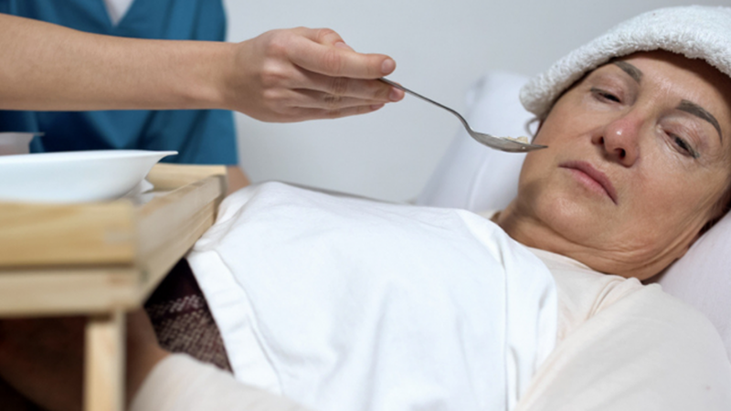 Bệnh nhân ung thư giảm cảm giác thèm ăn dẫn đến sụt cân