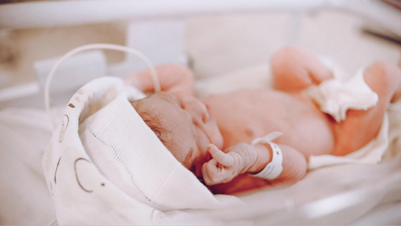 Suy giáp thoáng qua ở trẻ sơ sinh cần được xác nhận bằng xét nghiệm và theo dõi chuyên khoa