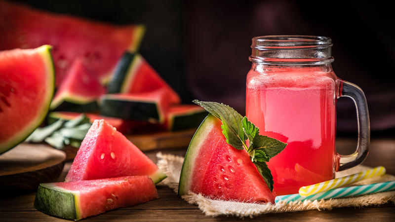 Nên bổ sung các loại thực phẩm chứa nhiều nước vào chế độ ăn