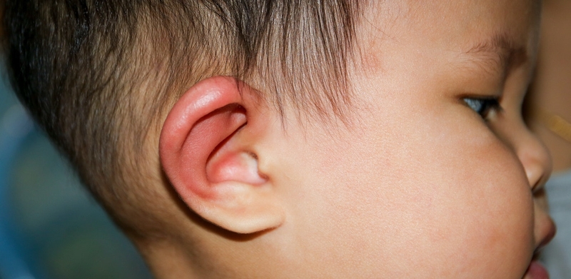 Nổi hạch sau tai ở trẻ nhỏ