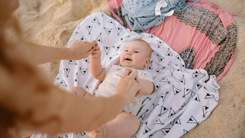 Tã chéo được dùng để quấn trực tiếp quanh vùng mông và đùi của bé