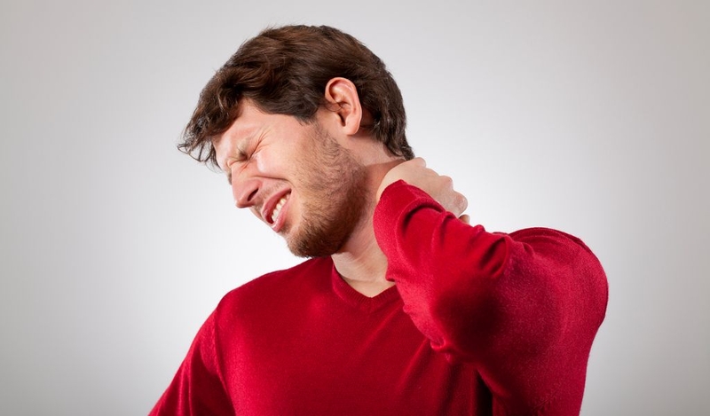 Bấm huyệt chữa thoái hóa đốt sống cổ có hiệu quả không? 1