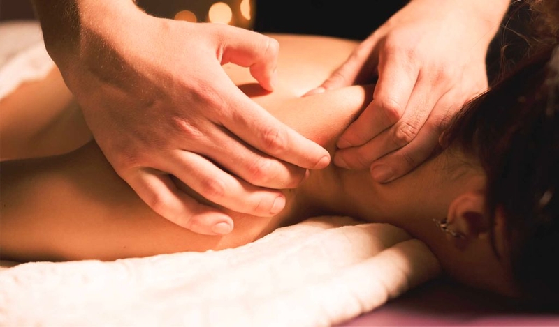 Bấm huyệt chữa thoái hóa đốt sống cổ có hiệu quả không? 3