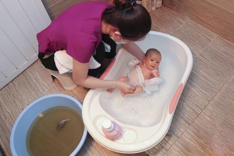 Tác dụng của cây cỏ mực với trẻ sơ sinh khi tắm 2