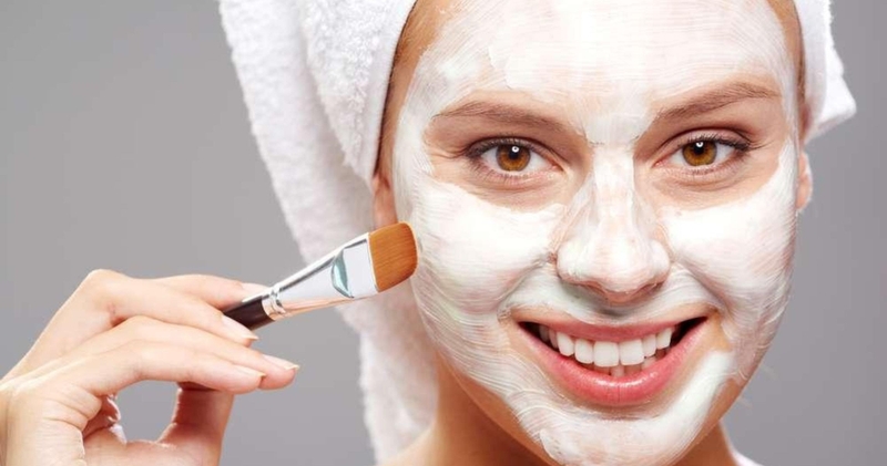 tac-dung-cua-dap-mat-na-bot-mi-va-cach-dap-mat-na-bot-mi-duong-da-hieu-qua 3.jpg