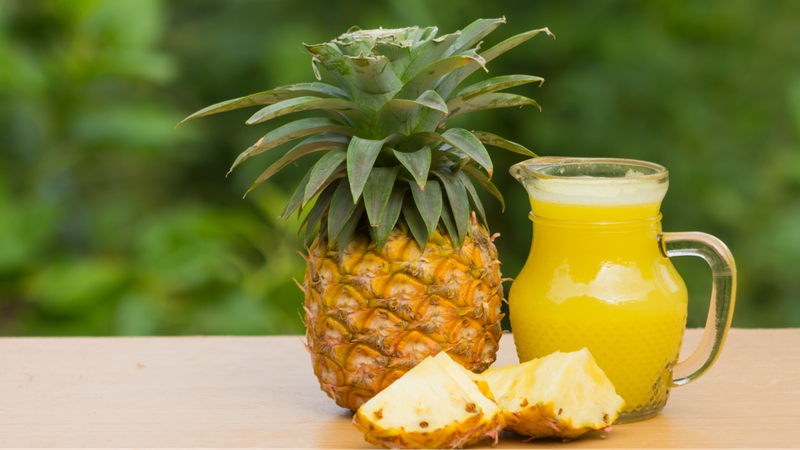 Một trong những tác dụng của nước ép dứa với phụ nữ phải kể đến là hỗ trợ làm đẹp da