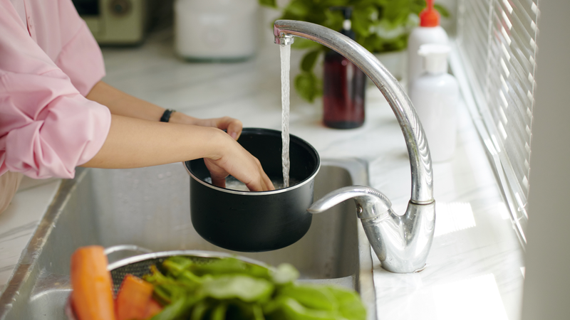 Không nên sử dụng nước vo gạo đã để quá lâu