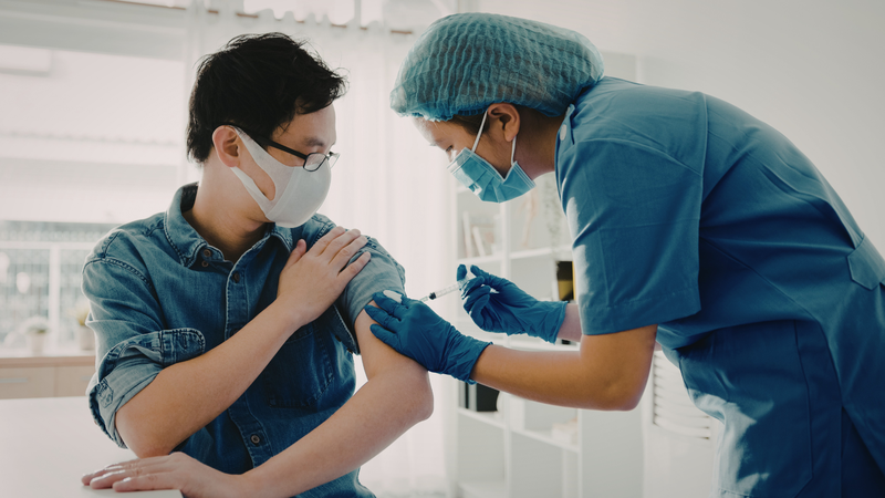 Tiêm vắc xin phòng não mô cầu ít nhất 2 tuần trước điều trị