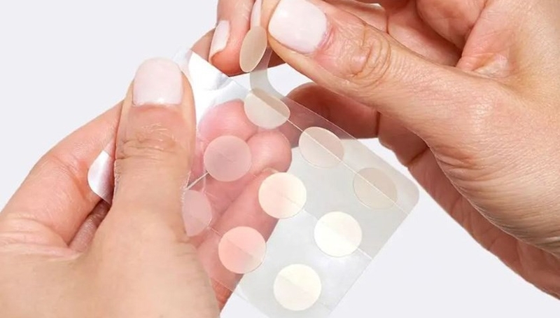 Tác hại của miếng dán mụn là gì bạn đã biết chưa? 2